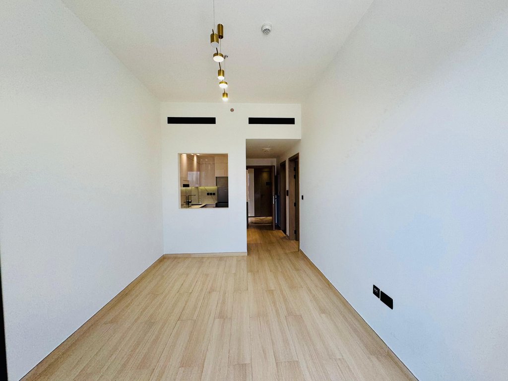 Modern 1BR Apartment | Binghatti Heights | City View, photo 2